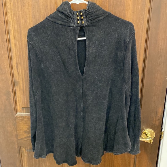 Free people size small flowy mock neck with small back cut out - Picture 2 of 3